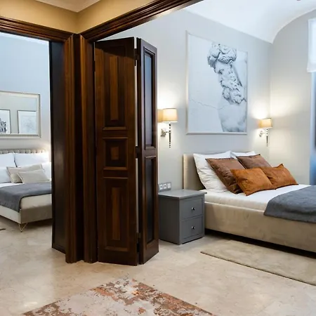 Center Apartment *