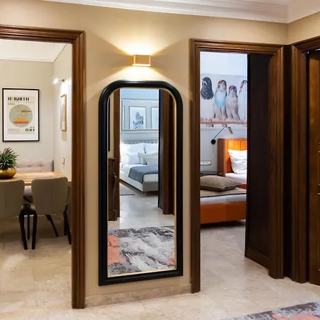 Center Apartment *
